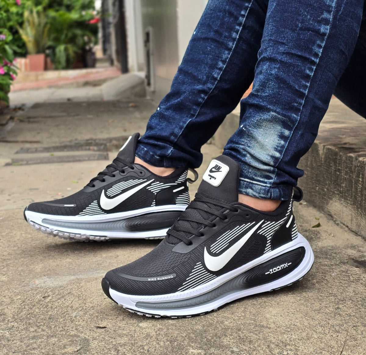 NIKE VOMERO