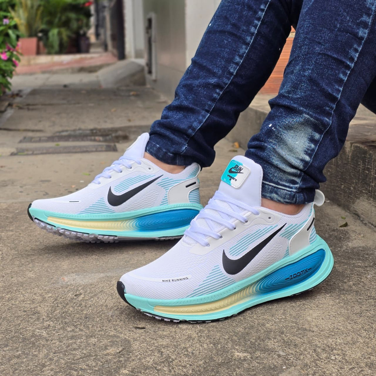 NIKE VOMERO