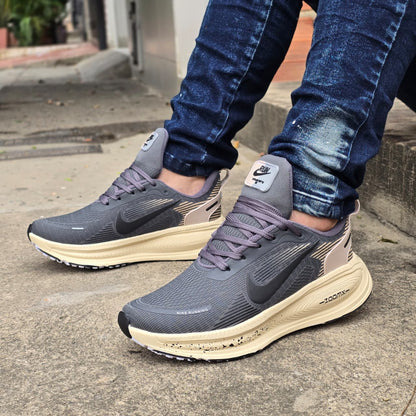 NIKE VOMERO