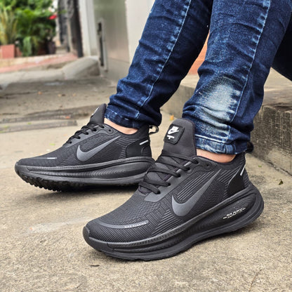 NIKE VOMERO
