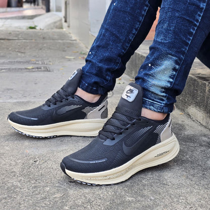 NIKE VOMERO